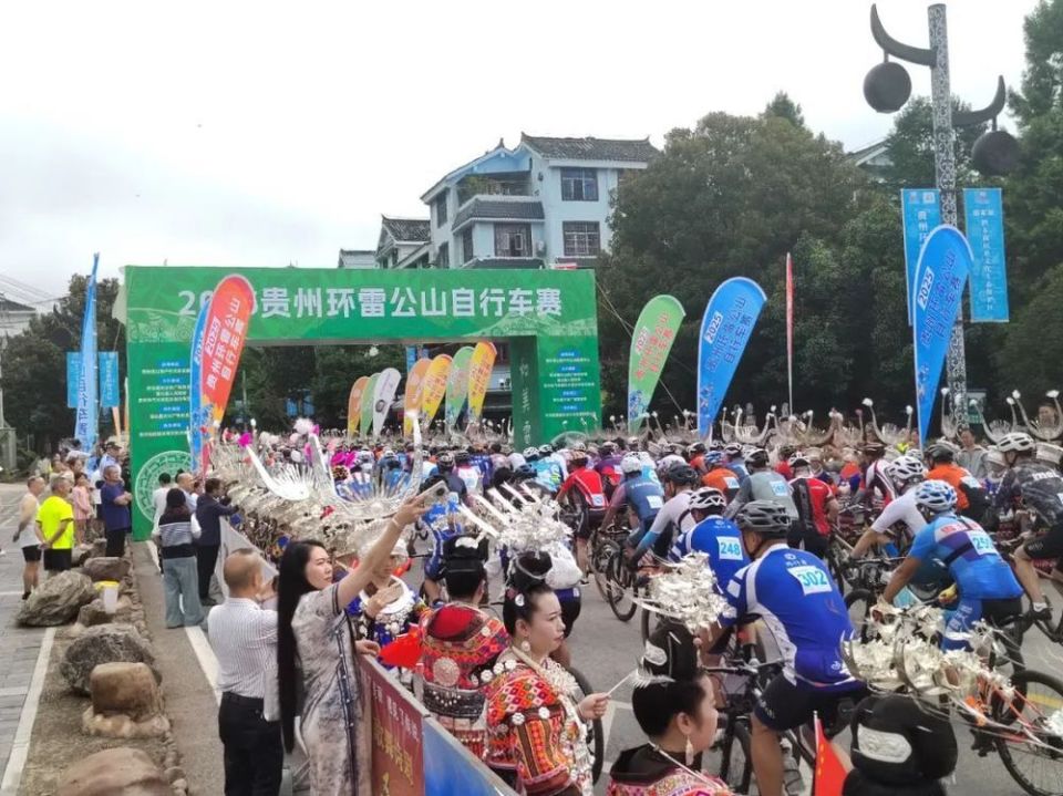 热爱旅游的, OIIDF