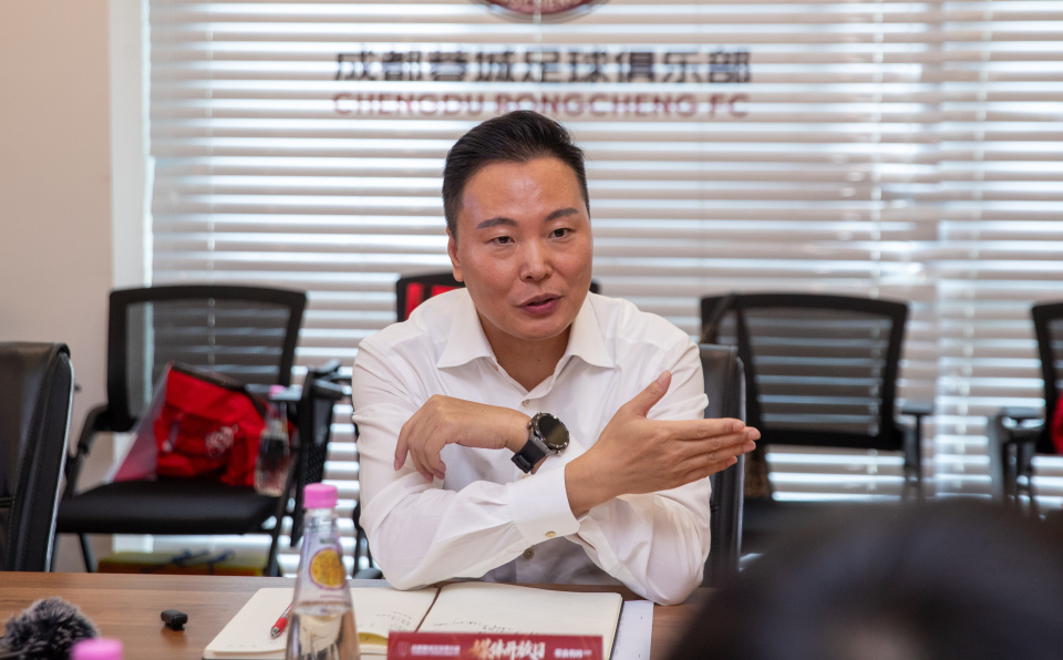 在社交媒体, 戴为透露