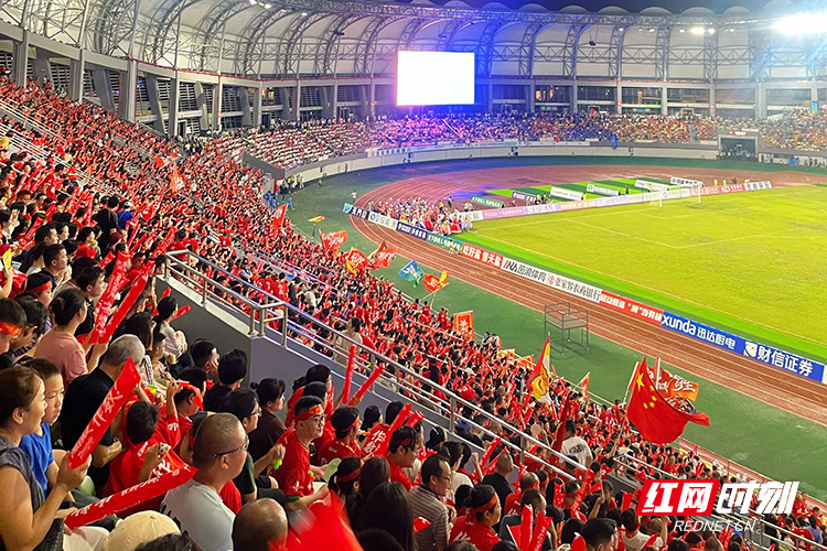 或左右, 的茅古斯舞